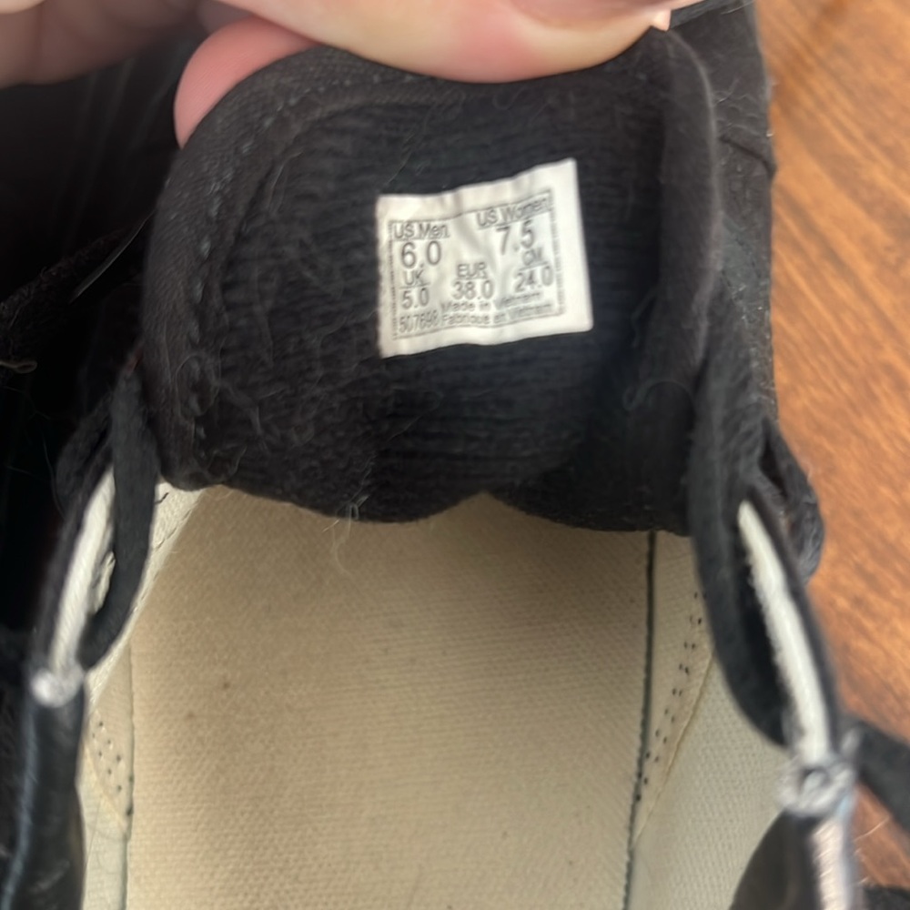 Vans - Picture 3 of 4